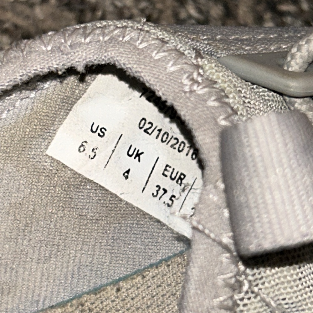 Girls Nike size 6.5 Sneakers - Picture 4 of 5
